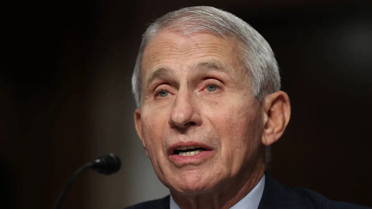 Fauci warns Americans could face more lockdowns amid spread of new COVID-19 vari..