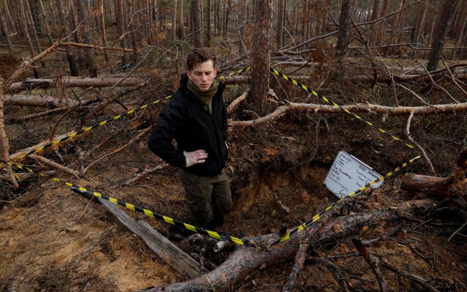 SENSITIVE MATERIAL. THIS IMAGE MAY OFFEND OR DISTURB Artur Simeiko 26, tapes off an area and places a whiteboard for identification purposes before exhuming the body of a fallen Ukrainian soldier with the humanitarian mission "Black Tulip" which searches, exhumes and retrieves bodies of soldiers, as Russia's attack on Ukraine continues, in Yampil, Ukraine, January 2, 2023. "Black Tulip" exhumes bodies of both Ukrainian and Russian soldiers on the battlefield and trades the bodies of deceased Russian soldiers for the bodies of deceased Ukrainian soldiers to return to their families. REUTERS/Clodagh Kilcoyne - REUTERS/Clodagh Kilcoyne