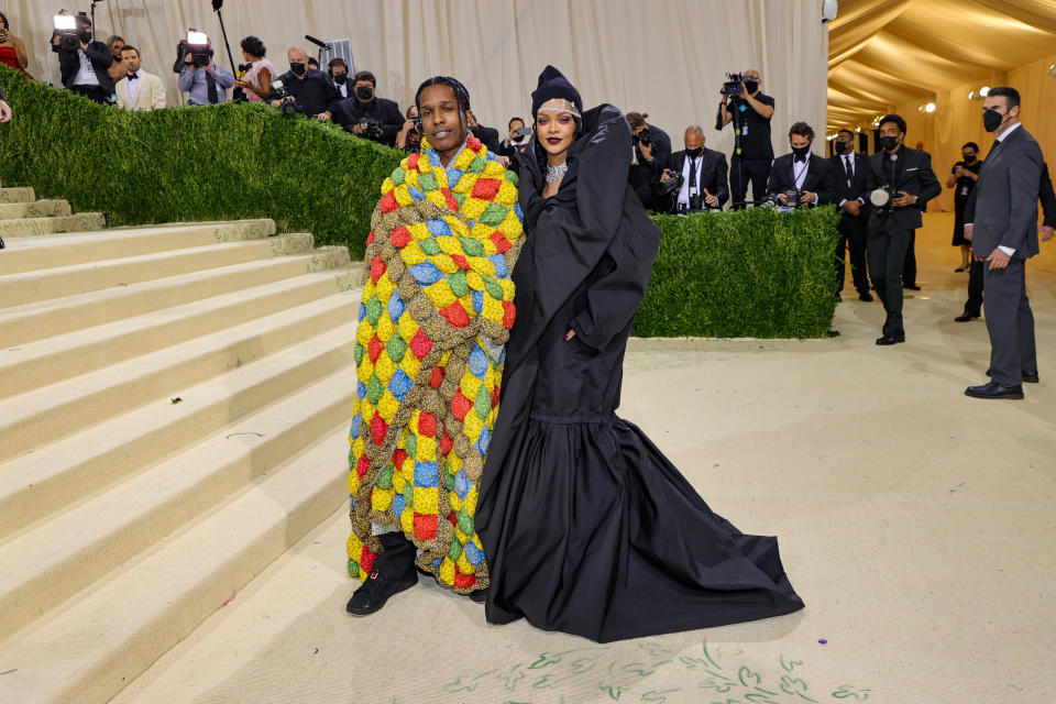 A$AP Rocky und Rihanna auf der Met Gala in Uromas alter Decke (Bild: Mike Coppola/Getty Images)