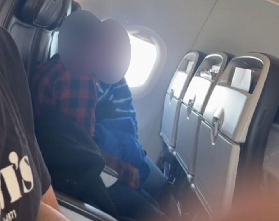 British Airways Flight BA832 passenger Farrah, 26, saw the “disgusting” ordeal unfold while traveling with her brother and mother. SWNS