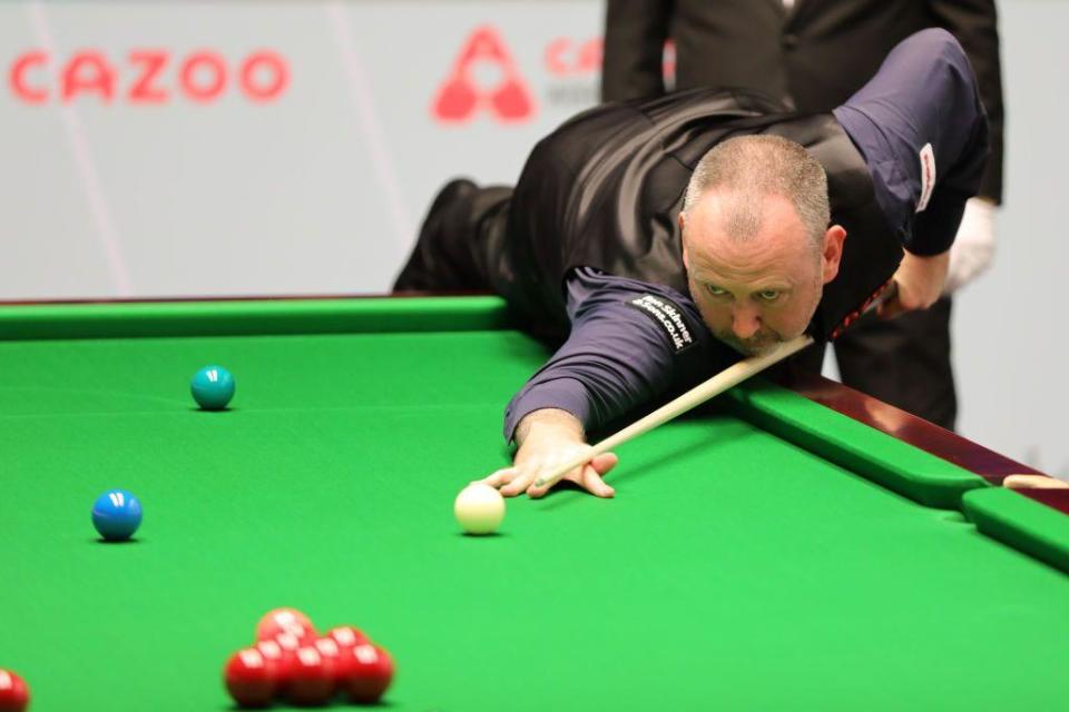 Mark Williams taking a shot