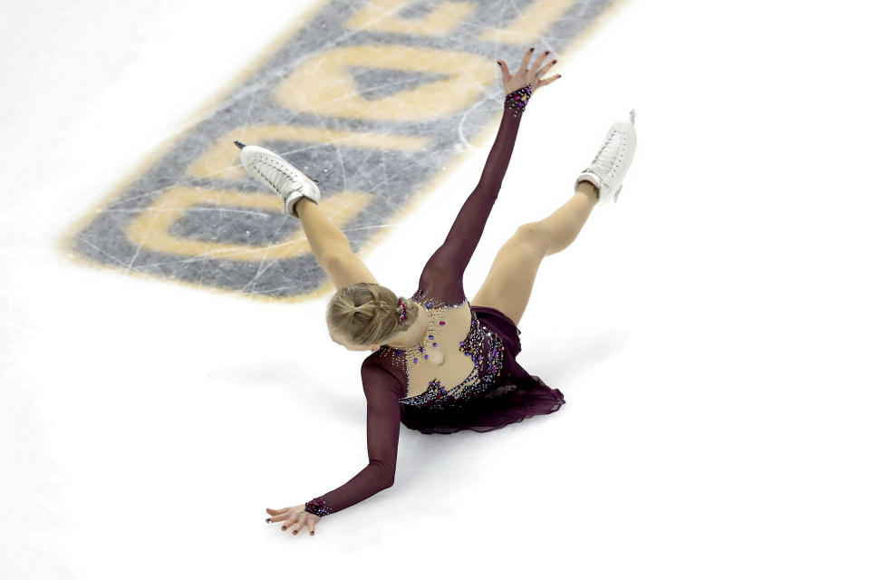 Bradie Tennell falls on a jump during her performance during her women's free skate program at the U.S. Figure Skating Championships, Friday, Jan. 25, 2019, in Detroit. (AP Photo/Paul Sancya)