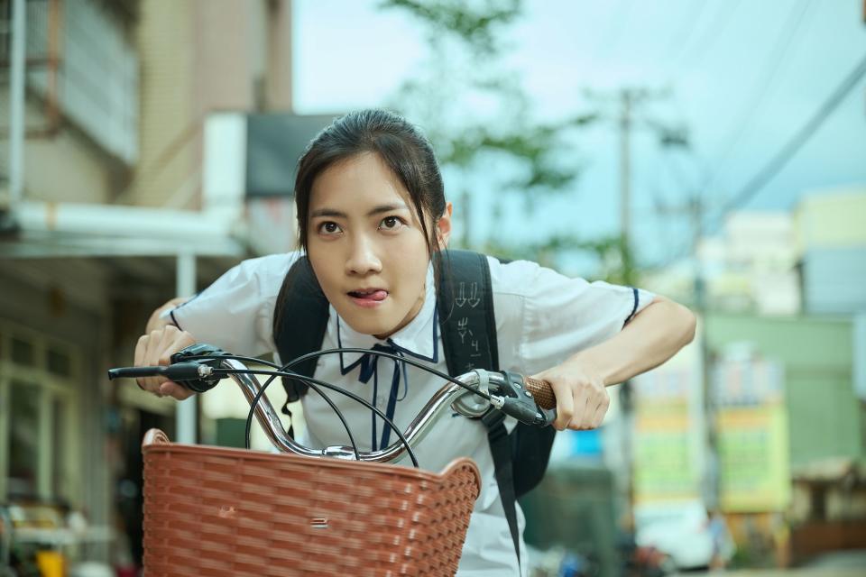 林映彤飾演活潑野蠻的17歲高中女生「高曉南」。（星映電影提供）