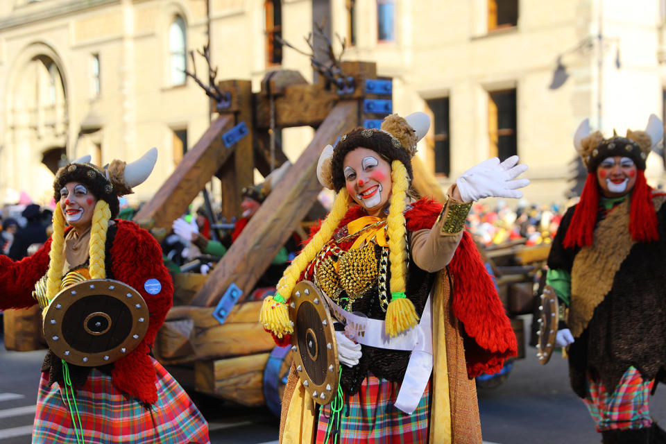 <p>A Viking Clown is smiles while entertaining the crowds along the parade route in the 91st Macy’s Thanksgiving Day Parade in New York, Nov. 23, 2017. (Photo: Gordon Donovan/Yahoo News) </p>