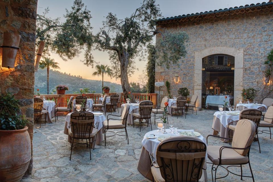 A view of the El Olivo restaurant at La Residencia (Belmond La Residencia, Mallorca)