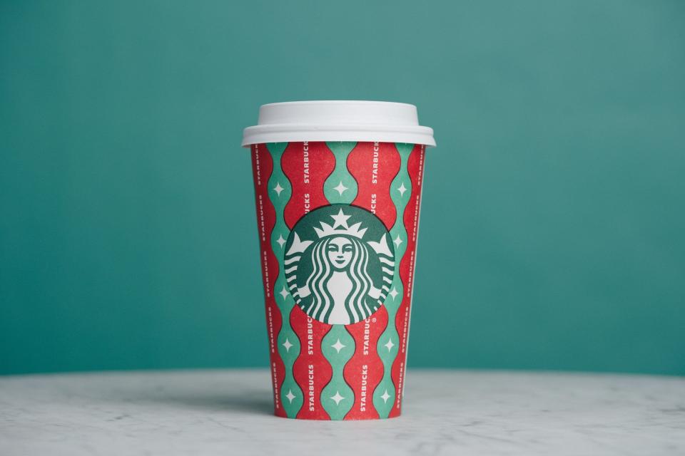 starbucks-holiday-drinks-are-back-take-a-peek-at-new-holiday-cups-menu