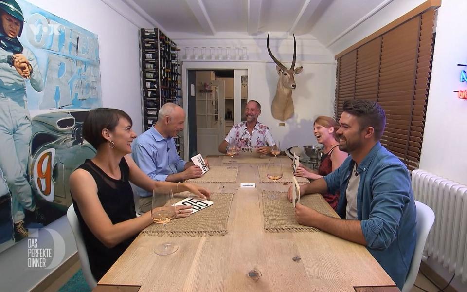 Die Dinner-Woche endet mit einem Doppelsieg für Johanna und Sandra.
 (Bild: RTL)