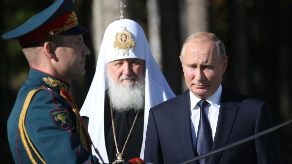 Vladimir Putin junto al patriarca ruso Cirilo.