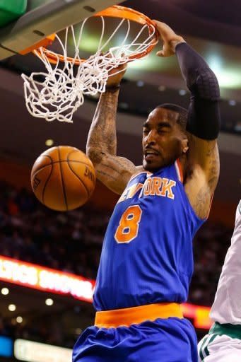 El armador Raymond Felton aportó al triunfo neoyorquino 15 puntos y 10 asistencias, y pueden avanzar a la siguiente ronda por primera vez desde que barrieron a los Toronto Raptors en la temporada de 1999-2000. (GettyImages/AFP | Jared Wickerham)