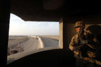 An American soldier takes his position at the U.S. army base in Qayyara, south of Mosul October 25, 2016. REUTERS/Alaa Al-Marjani