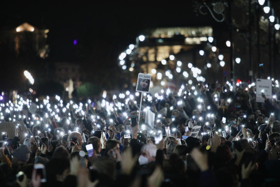 People protest after a death of Izabela, a 30-year-old woman in the 22nd week of pregnancy with activists saying she could still be alive if the abortion law wouldn't be so strict in Warsaw, Poland November 6, 2021. David Zuchowicz/Agencja Wyborcza.pl via REUTERS   ATTENTION EDITORS - THIS IMAGE WAS PROVIDED BY A THIRD PARTY. POLAND OUT. NO COMMERCIAL OR EDITORIAL SALES IN POLAND.