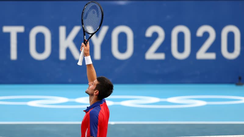 Foto del miércoles de Novak Djokovic celebrando tras ganar su partido ante Alejandro Davidovich por los Juegos de Tokio.