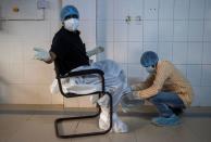 Wider Image: Last doctor standing: Pandemic pushes Indian hospital to brink