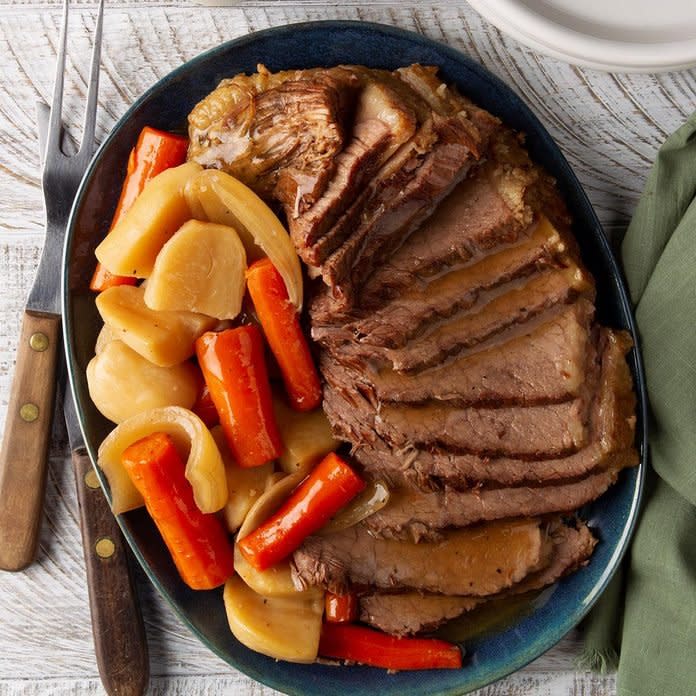 Easy Slow Cooker Pot Roast Exps Ft20 250448 F 0313 1 1