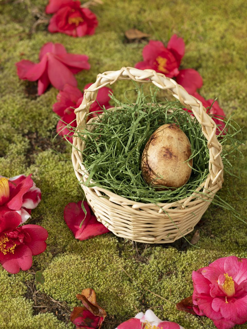 SMALL WOVEN BASKET