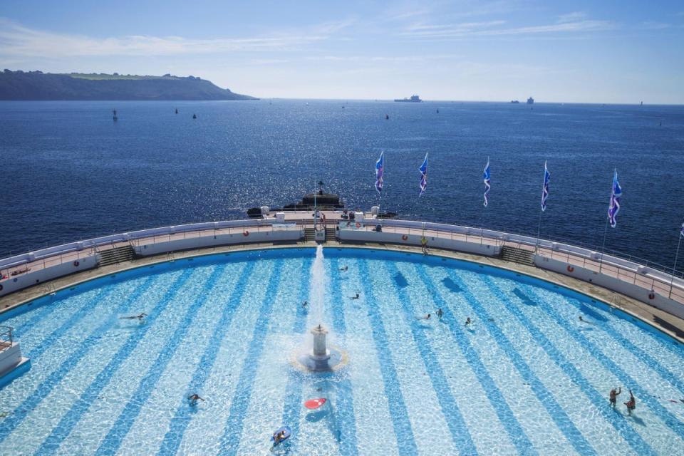 Al fresco swimming on the Devon coast (Premier Inn)