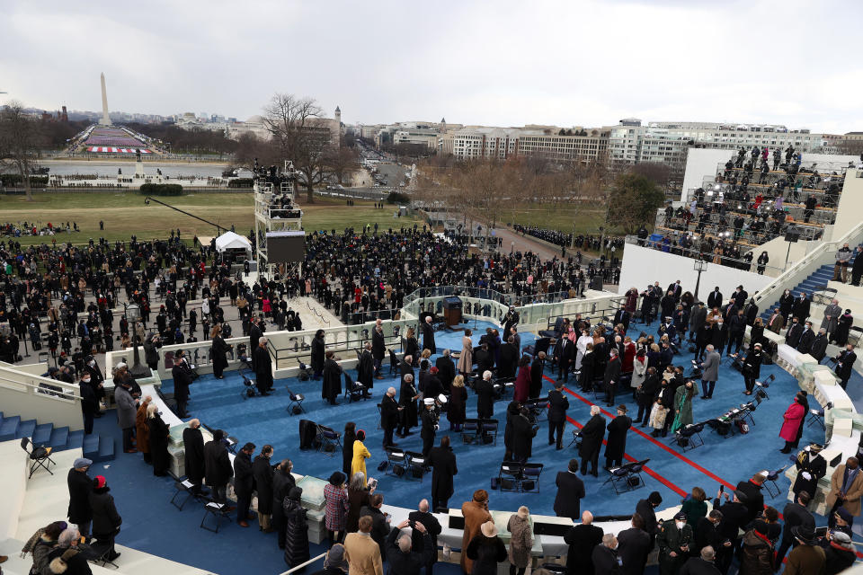 El  distanciamiento social para enfrentar el covid-19 redujo el número de personas en el área preferencial de la inauguración de Joe Biden en 2021. (Photo by Tasos Katopodis/Getty Images)