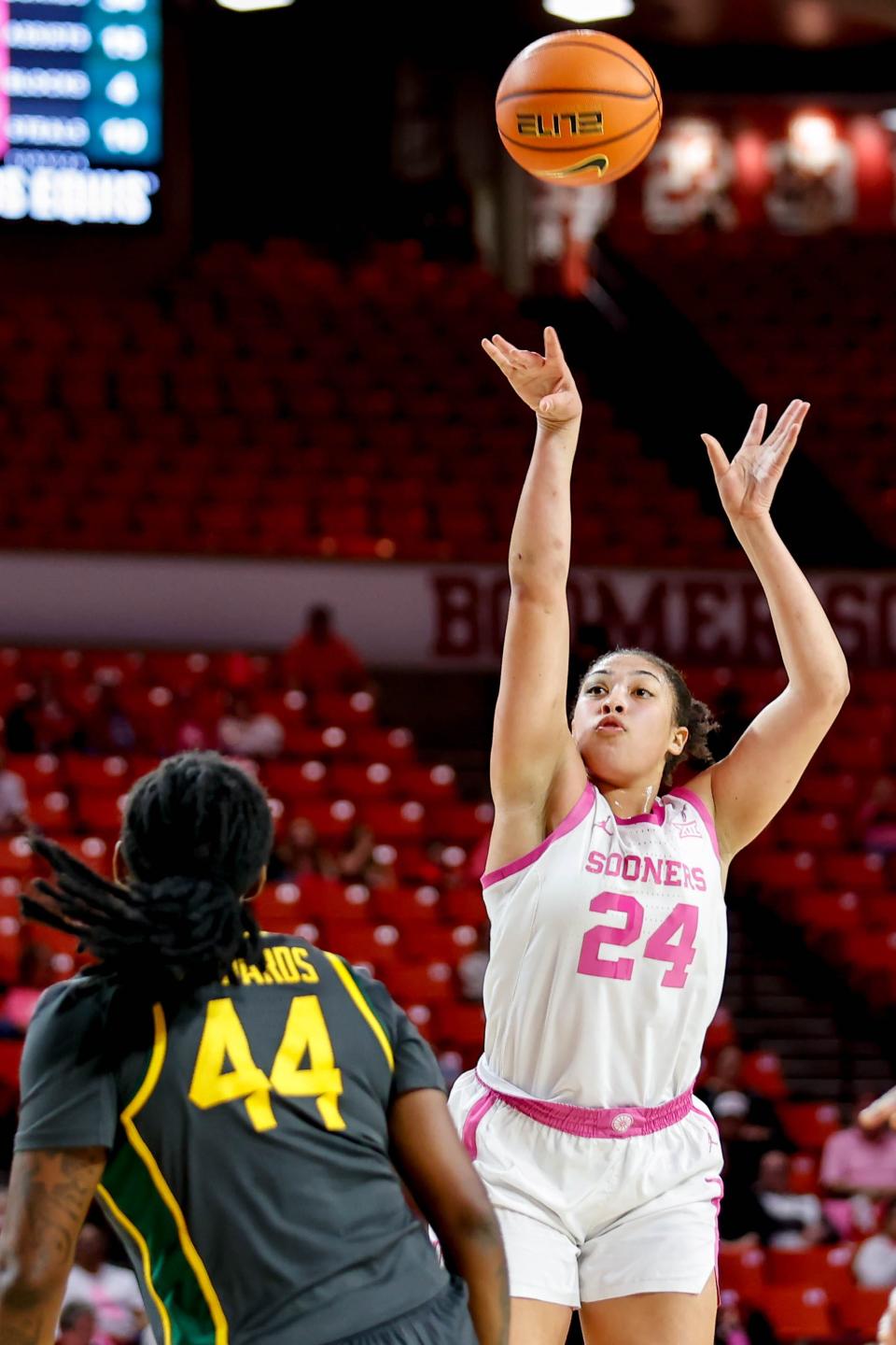 Oklahoma forward Skylar Vann (24) shoots a 3-pointer in the fourth quarter during an NCAA basketball game between University of Oklahoma (OU) and Baylor University, in Norman Okla., on Wednesday, Feb. 14, 2024.