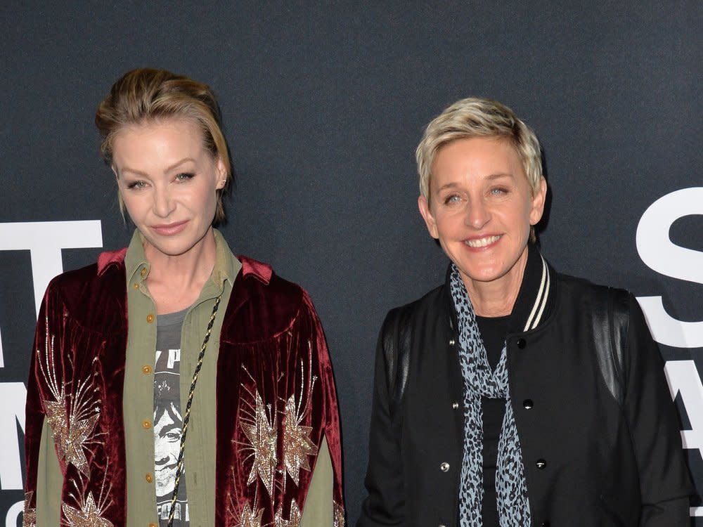 Portia de Rossi (li.) und Ellen DeGeneres haben 2023 ihr Ehegelübde erneuert. (Bild: Paul Smith / Featureflash 2016/ImageCollect)