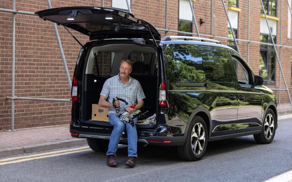 The Tourneo comes under the UK road traffic regulations as a ‘dual-purpose vehicle’