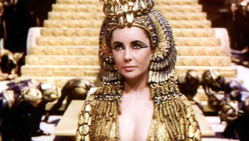 Elizabeth Taylor como Cleopatra en la película de 1963. Foto: IMDb.com