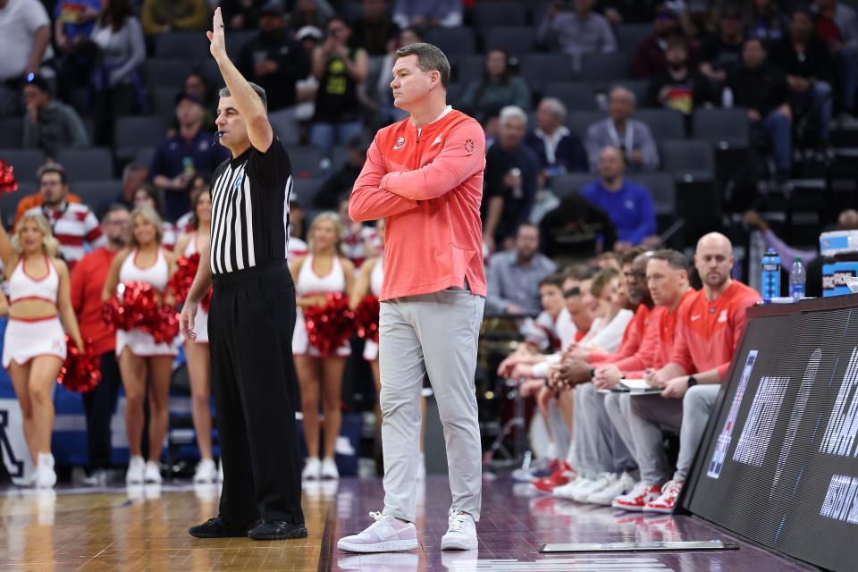 What should we expect from the Arizona Wildcats in the 2023-24 season? Early men's college basketball Top 25 rankings weigh in.