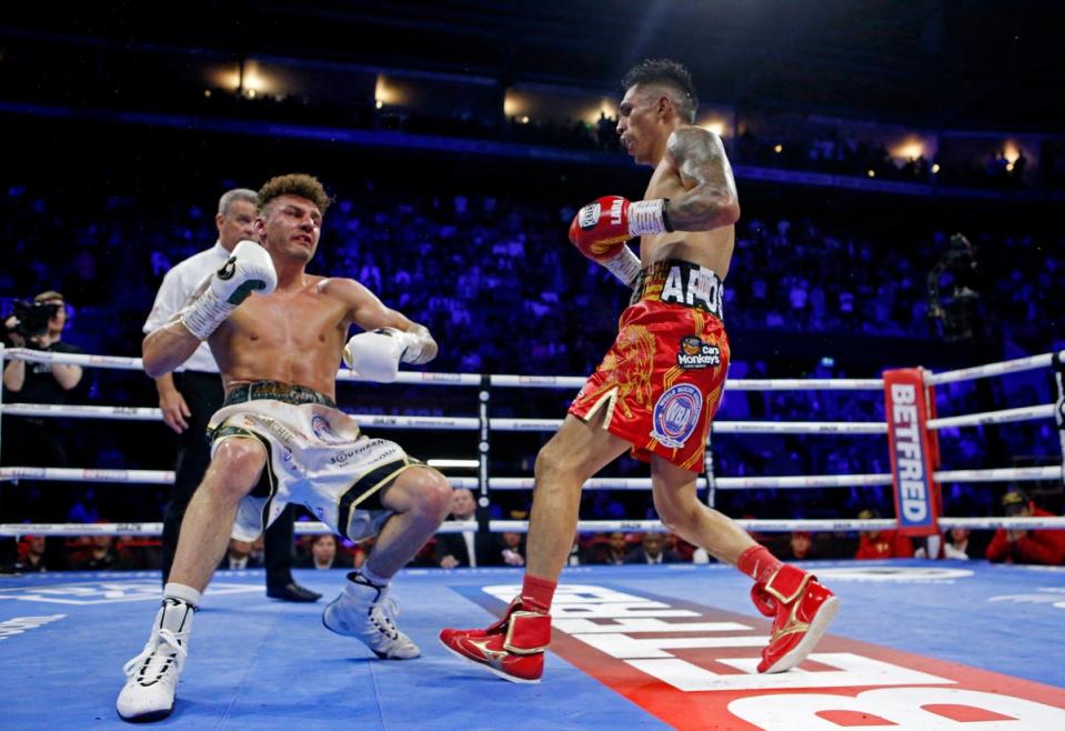 Lara (right) knocked out Wood in February to become WBA featherweight title (Action Images via Reuters)