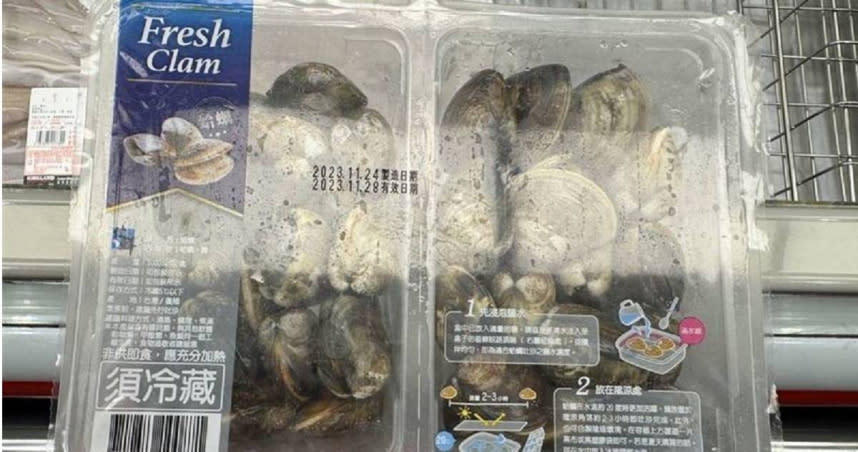 美式賣場Costco盒裝蛤蜊被民眾發現有「有抽過的菸蒂」。（圖／食藥署提供）