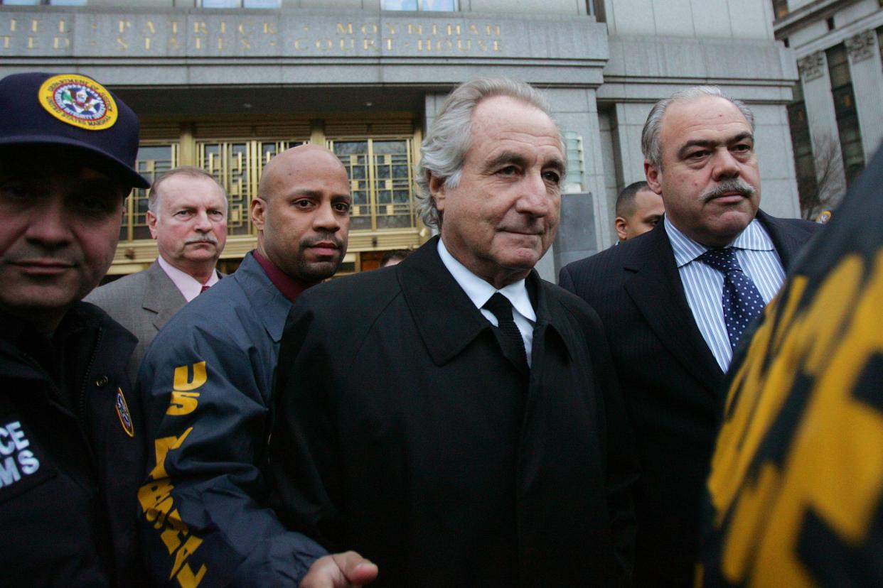 Bernard Madoff (C) walks out from Federal Court after a bail hearing in Manhattan January 5, 2009 in New York City.