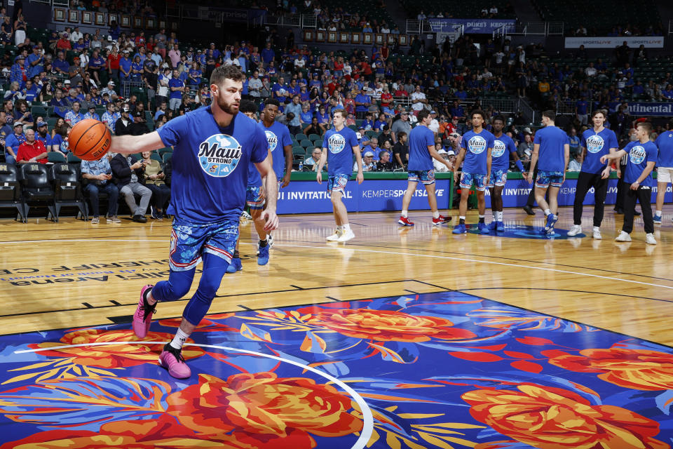 Kansas' Hunter Dickinson warming up before Monday's game. (Brian Spurlock/Icon Sportswire via Getty Images)