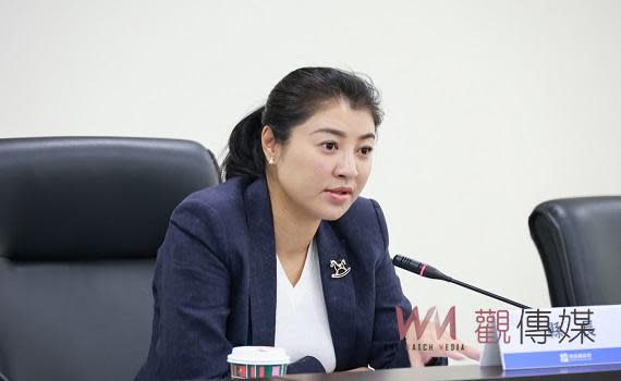 （觀傳媒中彰投新聞）【記者石振賢／南投報導】南投縣長許淑華5日上午在縣府B棟會議室主持縣務會議，會中就因應春節期間來南投賞燈會，到各旅遊熱點休閒遊憩交通需求，指示縣府交通管理所落實交通管理規劃，縣府警察局協助疏導分流，縣府觀光處及新聞及行政處協助相關資訊露出，讓民眾來南投能舒心暢遊。