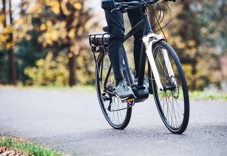 So teuer der Kaufpreis sein mag: Auf Dauer lässt sich mit einem E-Bike Geld sparen (Bild: Getty Images)