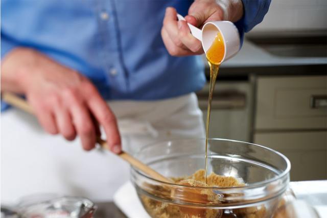 How to Measure Sticky Ingredients By Oiling Your Measuring Cups