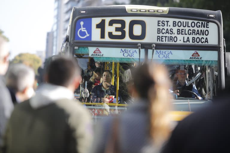 Los pasajes de colectivos subirán 8%