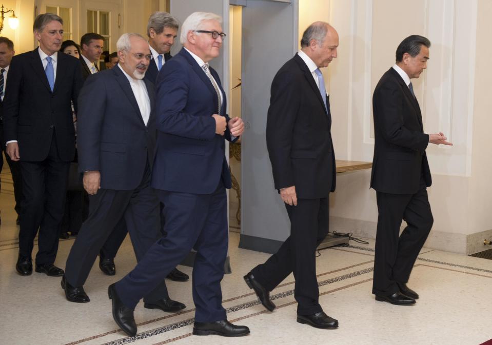 Britain's Foreign Secretary Philip Hammond, Iranian Foreign Minister Mohammad Javad Zarif, US Secretary of State John Kerry, German Foreign Minister Frank-Walter Steinmeier, French Foreign Minister Laurent Fabius and Chinese Foreign Minister Wang Yi arrive for a family picture during their meeting in Vienna November 24, 2014. Iran, the United States and other world powers are all but certain to miss Monday's deadline for negotiations to resolve a 12-year stand-off over Tehran's atomic ambitions, forcing them to seek an extension, sources say. The talks in Vienna could lead to a transformation of the Middle East, open the door to ending economic sanctions on Iran and start to bring a nation of 76 million people in from the cold after decades of hostility with the West. REUTERS/Joe Klamar/Pool (AUSTRIA - Tags: POLITICS ENERGY)