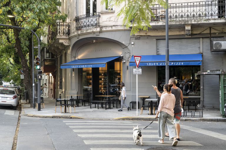 El restaurant ubicado en Soler 4201 fue el primero y abrió en 2019; hoy cuentan con otra sucursal en Coronel Díaz y Santa Fé y un punto de venta de vinos en Recoleta