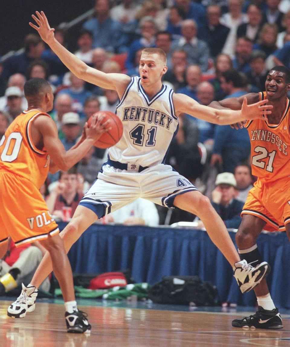 Mark Pope transferred from Washington to Kentucky and won a national championship with the Wildcats in 1996.