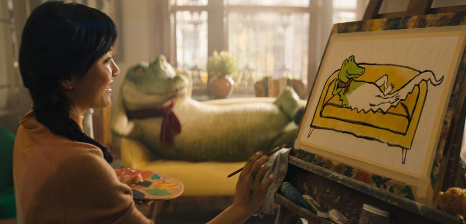 Mrs. Primm (Constance Wu) paints a portrait of Lyle in Columbia Pictures LYLE, LYLE, CROCODILE. Photo by: Courtesy of Sony Pictures