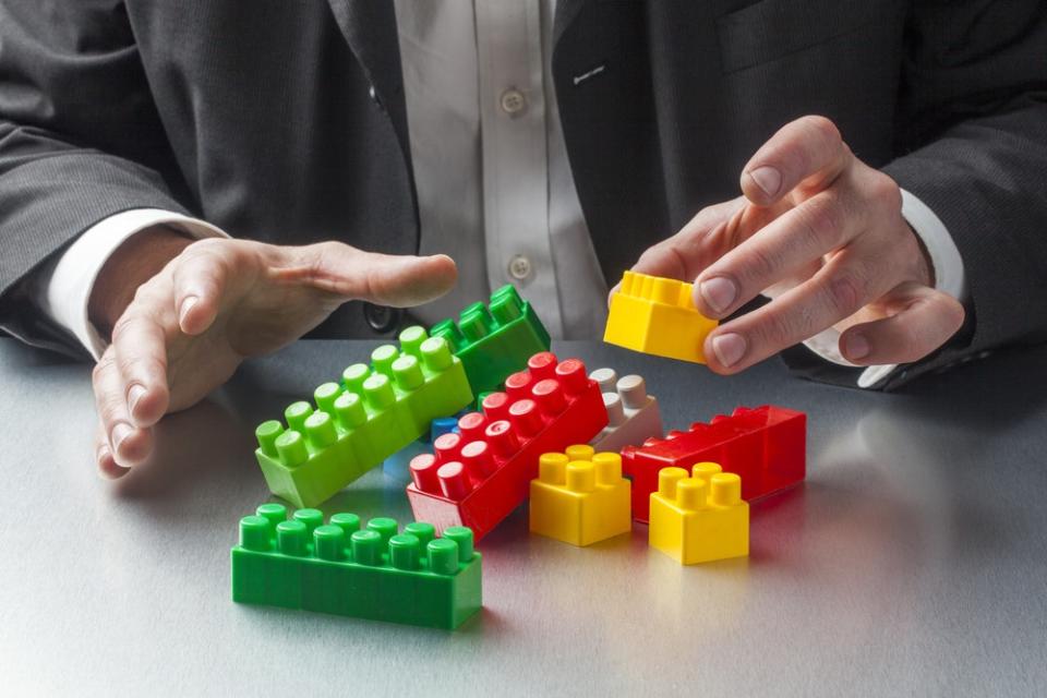 <span class="caption">Les séances de Lego play permet d’extraire l’utilisateur d’une situation qu’il peut juger désagréable.</span> <span class="attribution"><span class="source">Studio Grand Web/Shutterstock</span></span>