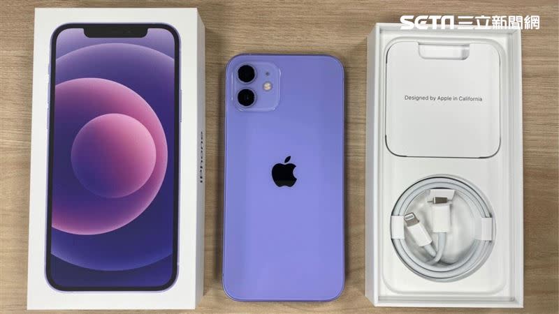 原PO在好市多退貨2支藍色iPhone 12，再發文問紫色款好不好用。（示意圖／ 圖／記者谷庭攝 ）