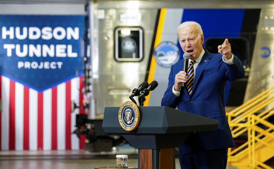 President Biden delivers remarks touting how Infrastructure Law funding will be used for the Hudson River Tunnel project in New York City, January 31, 2023. REUTERS/Kevin Lamarque