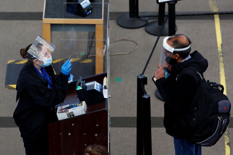 FILE PHOTO: Travelers head home for Thanksgiving