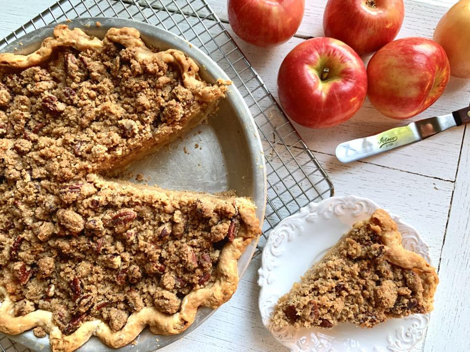 Apple Crumble Pie