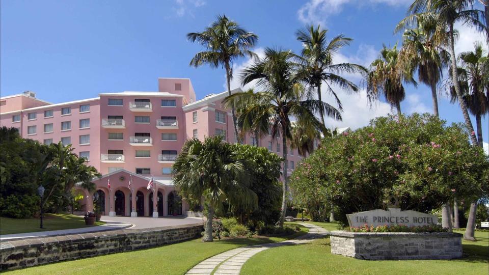 best pink hotels hamilton princess bermuda veranda