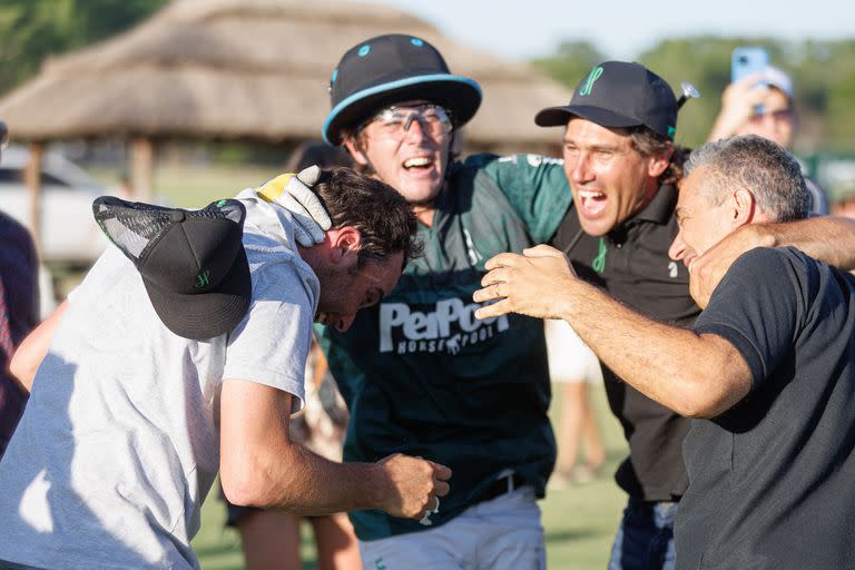 La celebración de La Hache, después de asegurarse la presencia en la próxima Triple Corona