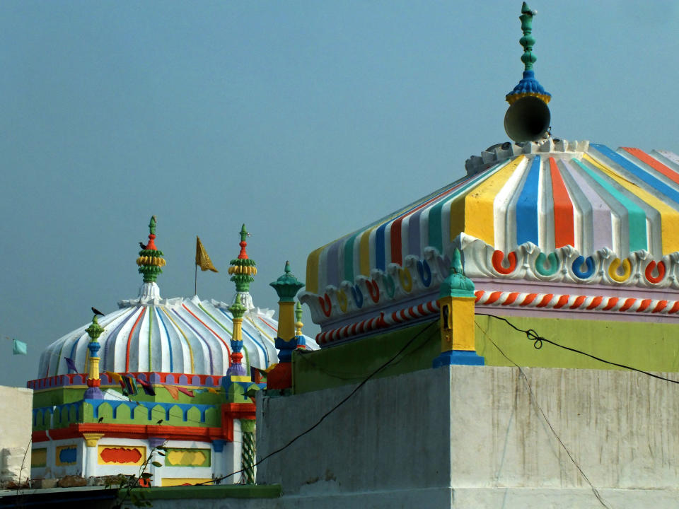 Mosque alongside of shrine of Sufi saint Dars Waryo in Gujjo, Thatta.  Followers and believers visit the place to offer fateha and respect to the saint.