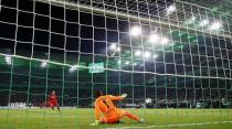 Football Soccer - Borussia Monchengladbach v Eintracht Frankfurt - DFB Pokal Semi Final - Borussia-Park, Monchengladbach, Germany - 25/4/17 Eintracht Frankfurt's Branimir Hrgota scores the winning penalty during the penalty shootout Reuters / Wolfgang Rattay Livepic