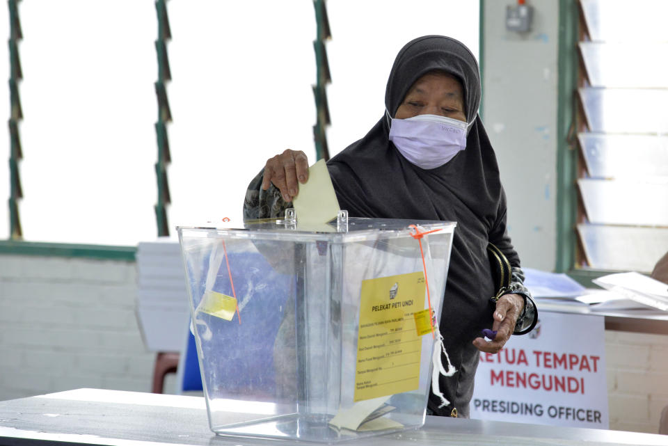 A woman votes during the general election at a voting center in Alor Setar, Kedah, Malaysia Saturday, Nov. 19, 2022. Malaysians have begun casting ballots in a tightly contested national election that will determine whether the country’s longest-ruling coalition can make a comeback after its electoral defeat four years ago. (AP Photo/JohnShen Lee)