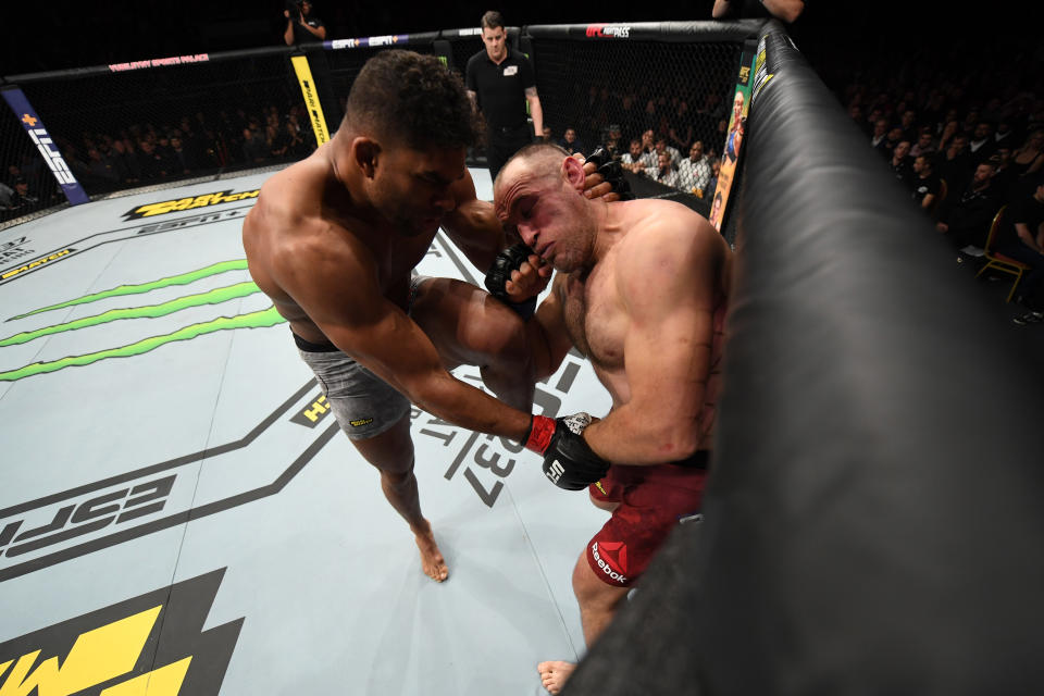 SAINT PETERSBURG, RUSSIA - APRIL 20:  (L-R) Alistair Overeem of The Netherlands knees Aleksei Oleinik of Russia in their heavyweight bout during the UFC Fight Night event at Yubileyny Sports Palace on April 20, 2019 in Saint Petersburg, Russia. (Photo by Jeff Bottari/Zuffa LLC/Zuffa LLC via Getty Images)