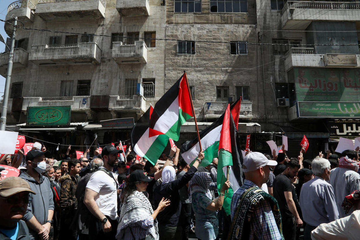 People protest in support of Palestinians in Gaza, in Amman (Alaa Al Sukhni / Reuters)